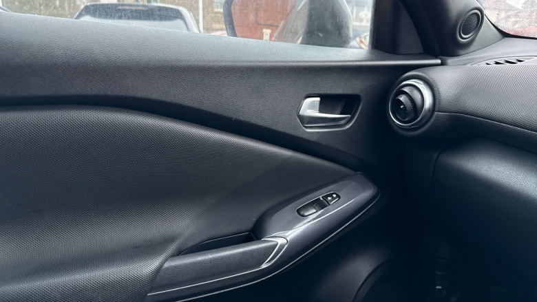 Nissan Juke 1.0 DiG-T Acenta 5dr Petrol Hatchback